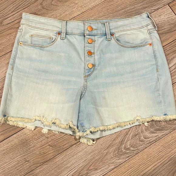 Universal Thread High-Rise Shorts - Picture 2 of 9